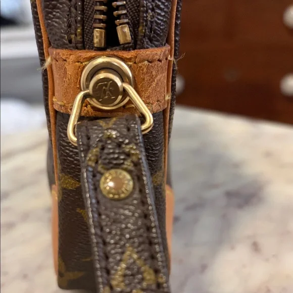 Vintage Louis Vuitton Monogram Marly Dragonne clutch. - Picture 10 of 17